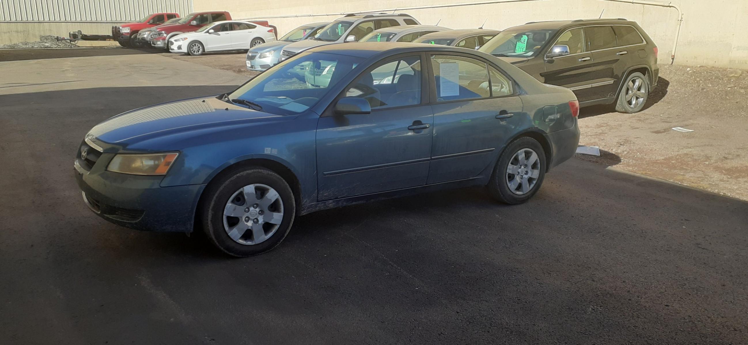 2006 Hyundai Sonata (KMHET46C36A) with an L4, 2.4L engine, 5-Speed Manual transmission, located at 2015 Cambell Street, Rapid City, SD, 57701, (605) 342-8326, 44.066433, -103.191772 - CARFAX AVAILABLE - Photo #3